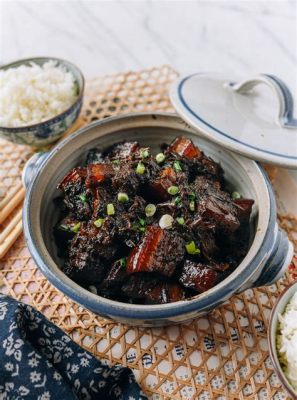  Heyuan市の「梅干菜肉」: 箸を休める瞬間が訪れない、濃厚な旨味とシャキシャキ食感が織りなす至高の一皿！